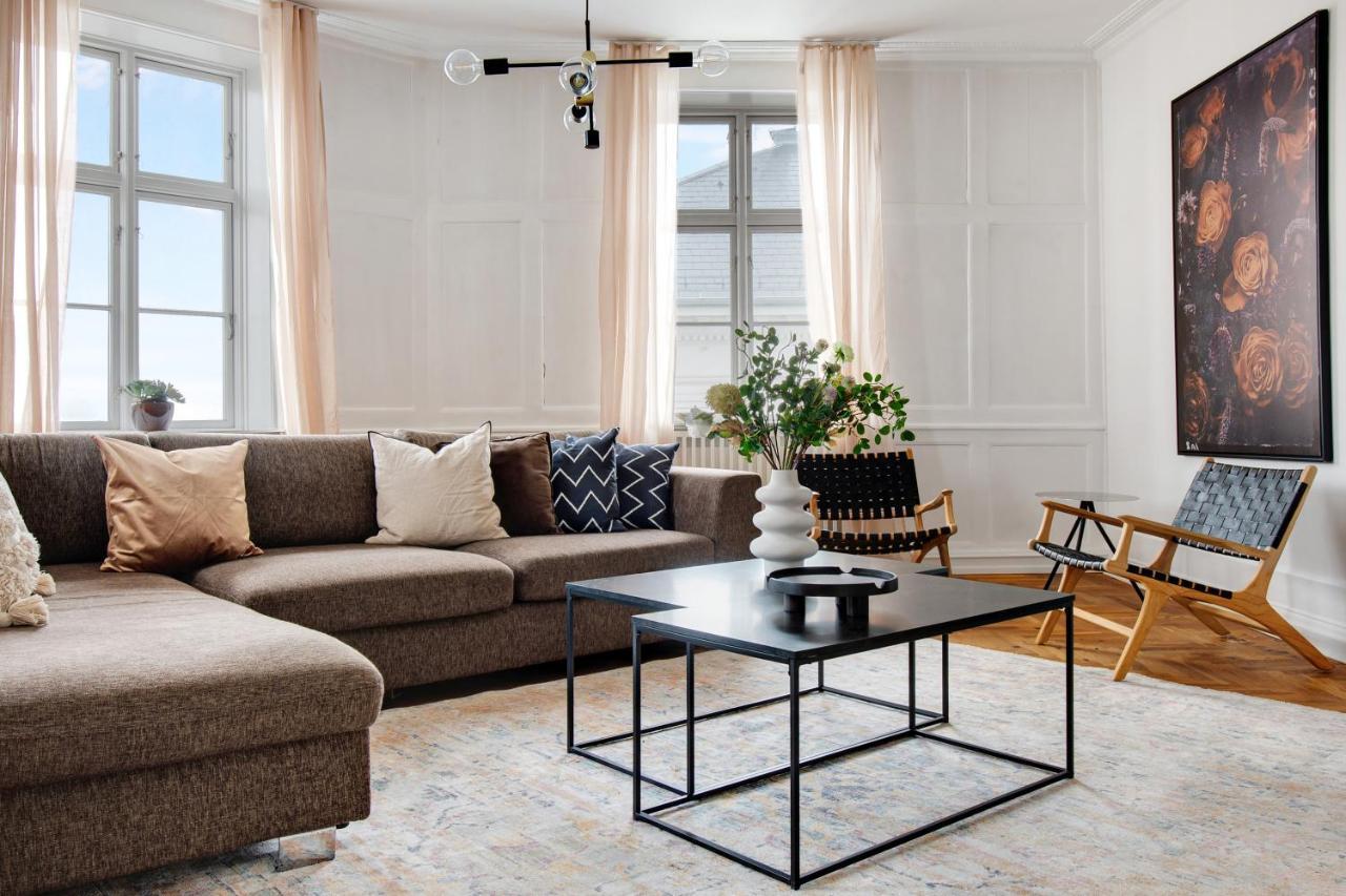 Sanders Square - Spacious Six-Bedroom Apartment Near Amalienborg كوبنهاجن المظهر الخارجي الصورة