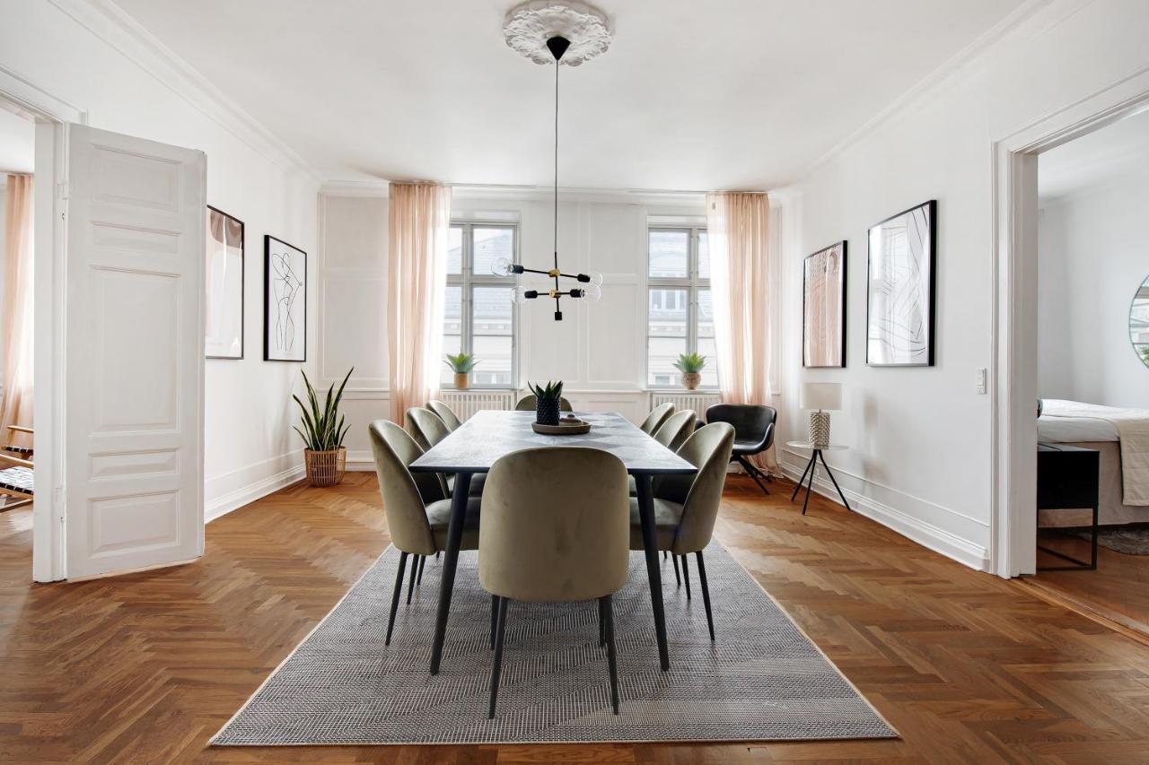 Sanders Square - Spacious Six-Bedroom Apartment Near Amalienborg كوبنهاجن المظهر الخارجي الصورة